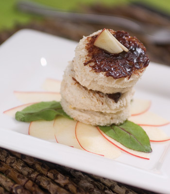 Amuse van appel- en makreelmousse met appelstroop